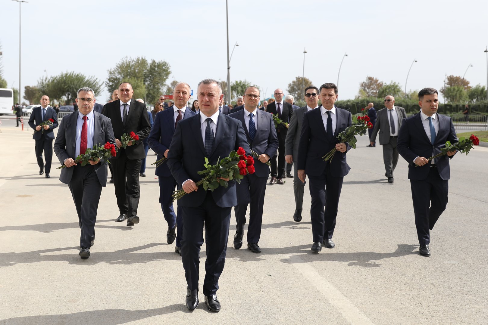 Azerbaijani health ministry’s leadership and staff pay visit to Victory Park (PHOTO) – Trend News Agency